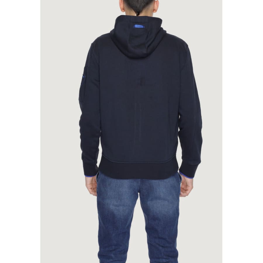 North Face men’s glacier hoodie in urban city style on Blauer’s Sweatshirts page