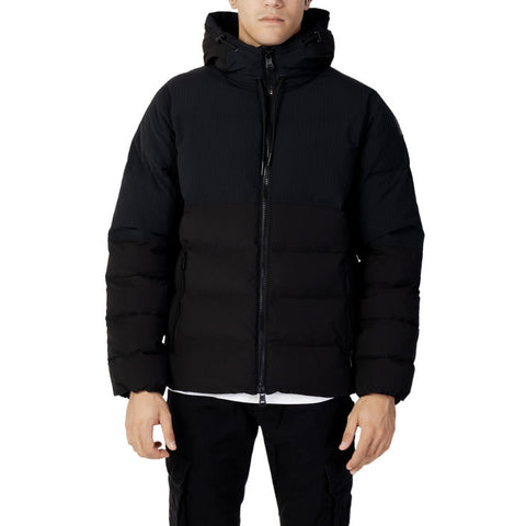 Discover our Hox collection: Man in black urban puffer jacket