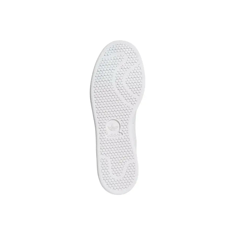Back side of white adidas originals men sneakers green synthetic sole with honeycomb pattern and trefoil logo embossed