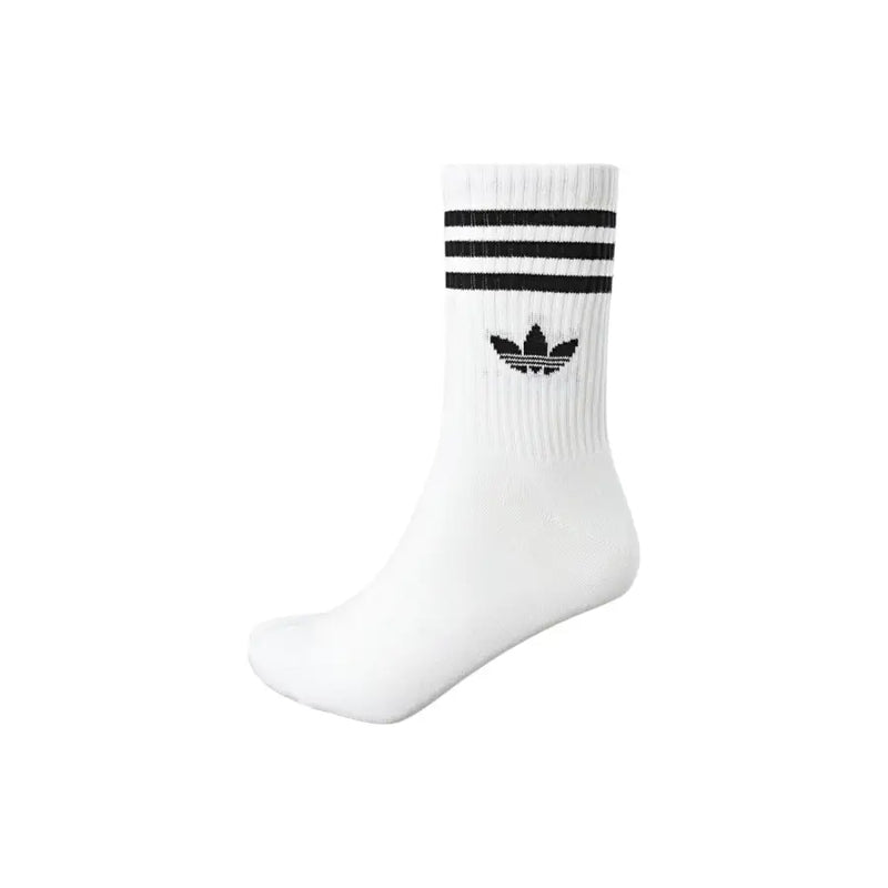 Weiße adidas Socke mit schwarzen drei Streifen und Trefoil-Logo aus der Herrenunterwäschekollektion