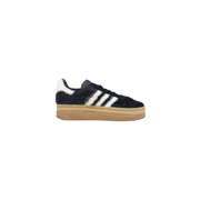 Adidas Baskets Originals Campus pour femmes, en cuir noir duveteux, avec rayures blanches et semelle en caoutchouc beige, idéales pour l'automne et l'hiver.