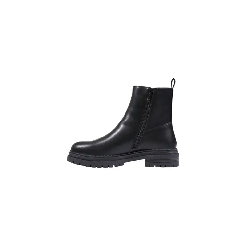 Alviero Martini Prima Classe black leather ankle boots for women with chunky rubber sole and zipper closure