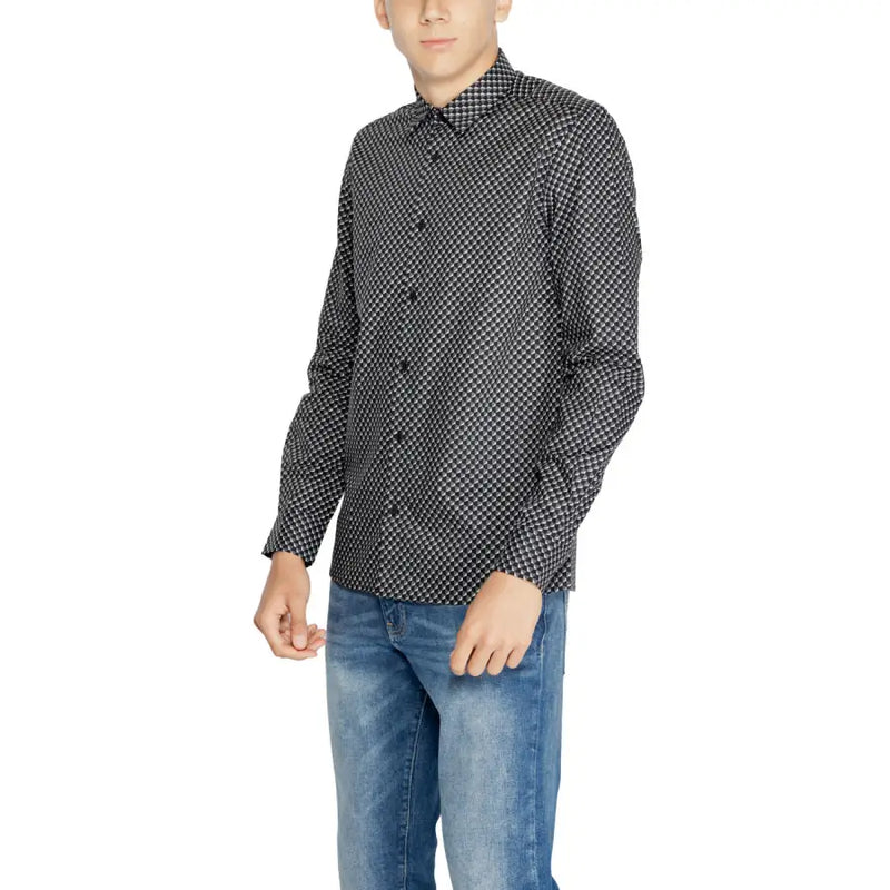 Men’s black and white patterned long-sleeve cotton shirt paired with blue jeans