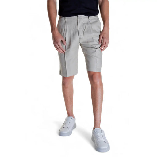 Antony Morato linen shorts for men in light gray with tailored fit and subtle pleats, front view