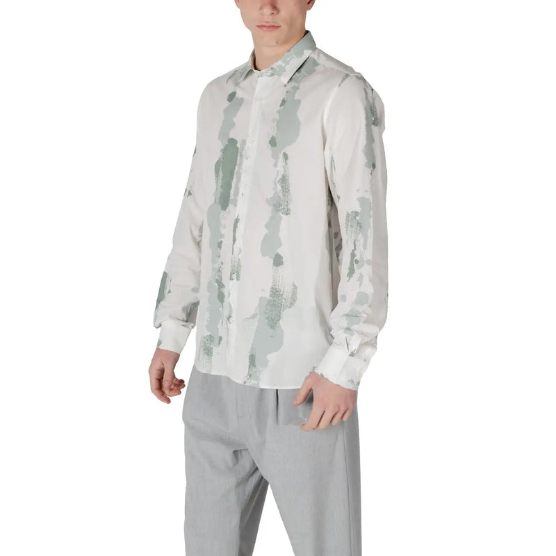Antony Morato Chemise homme en mélange de coton vert, à manches longues blanches boutonnée, ornée d'un motif abstrait gris et vert clair.