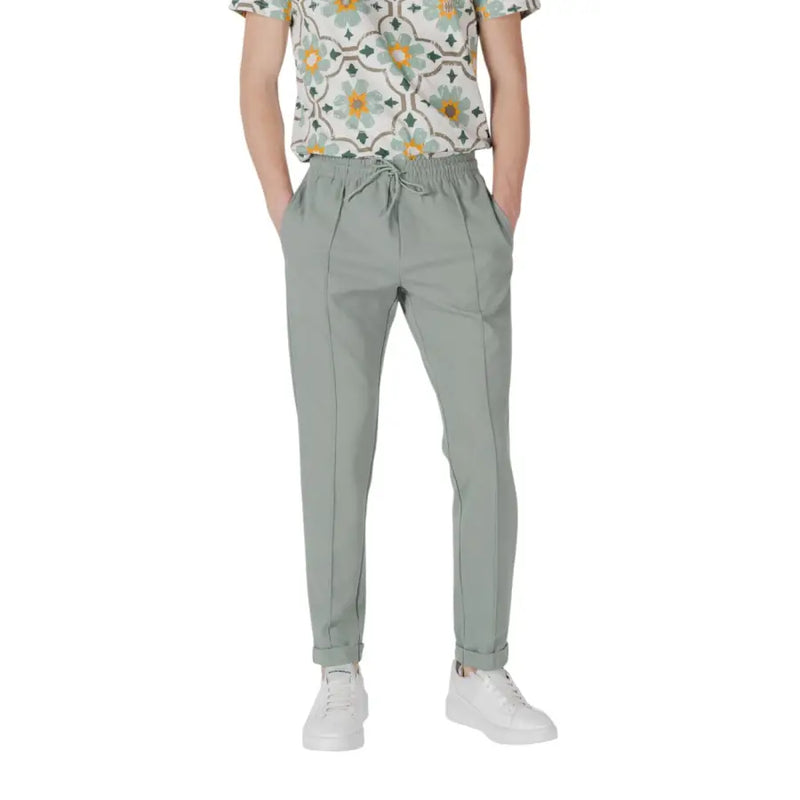 Men’s mint green drawstring track pants with floral print short-sleeve shirt for spring summer style