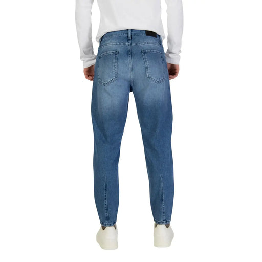Antony Morato men’s light-wash blue denim jeans with relaxed fit subtle fading and cotton material