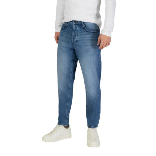 Antony Morato Herrenjeans, blau, Modell Doris, lockere Knöchelpassform, Baumwolle, gerader Beinschnitt, verwaschene Optik, Vorderansicht