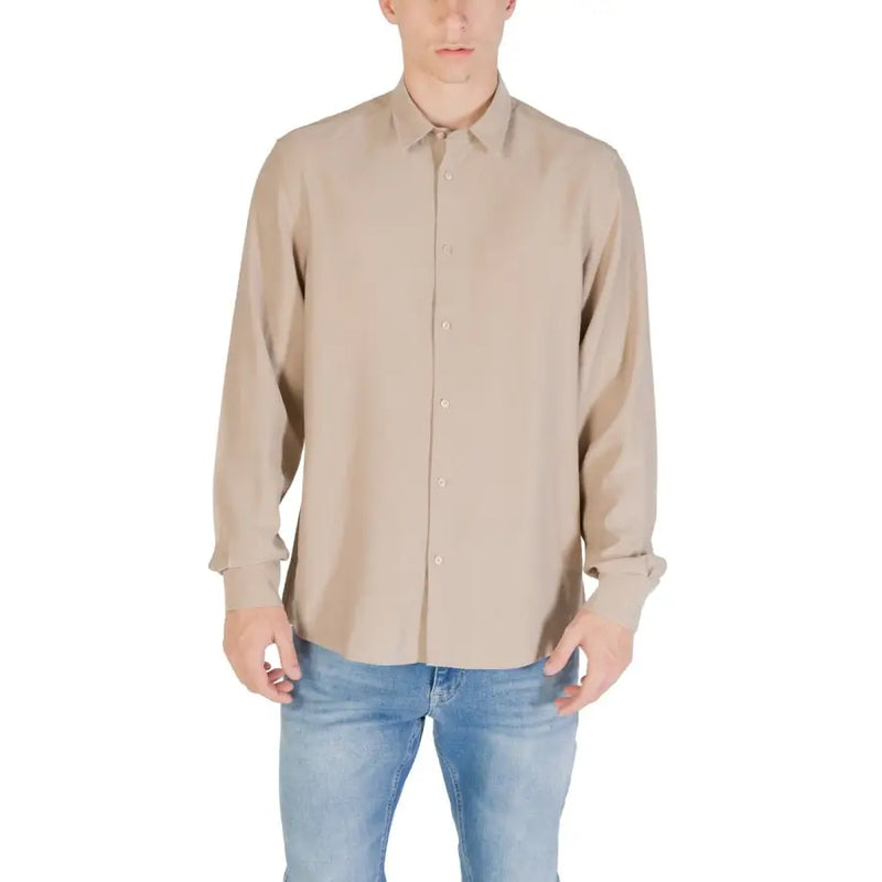 Beige Antony Morato Herrenhemd mit langen Ärmeln, klassischem Kragen, Knopfleiste und dezent strukturiertem Stoff