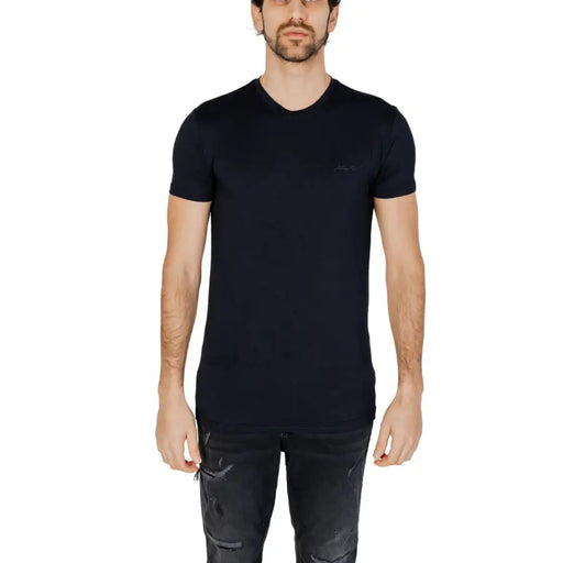 Antony Morato Männer t-shirt Schwarzes Baumwoll-T-Shirt mit V-Ausschnitt und dezentem, gesticktem Logo auf der linken Brustseite.