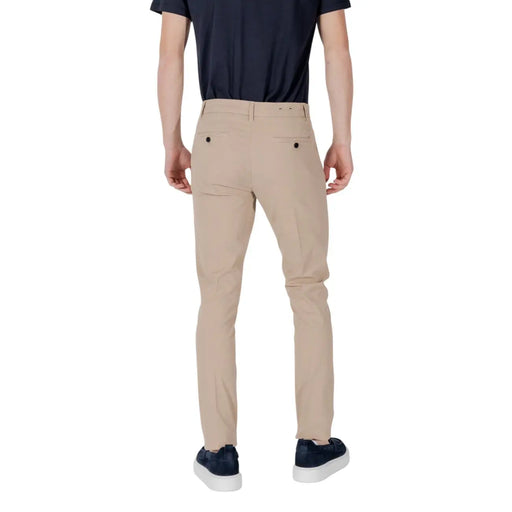 Beige slim fit chino trousers with black buttoned back pockets shown from the back by antony morato men trousers
