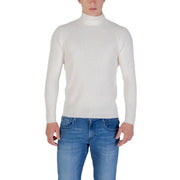 White ribbed turtleneck sweater with jeans