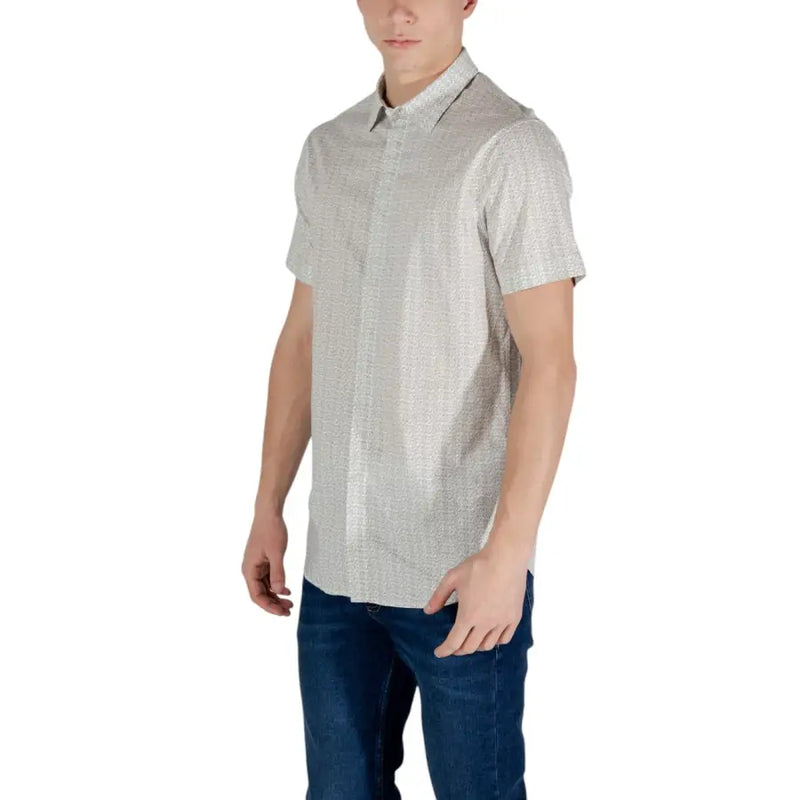 Men’s light grey short-sleeved button-up shirt with subtle geometric pattern by Armani Exchange