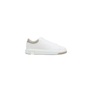 Armani Exchange weißes Leder niedrigtop Sneaker für Herren mit minimalistischem Design und grauen Akzenten an Fersenlasche und Sohlenrand