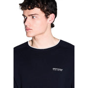 Armani Exchange Schwarzer Baumwollpullover für Herren mit weißem Rippstrickbündchen und dezentem, gesticktem Logo (Vorderansicht)
