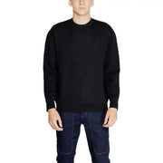 Black crewneck sweater with ribbed cuffs and hem, made of cotton.