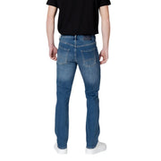 Armani Exchange Jean pour homme en denim bleu, coupe slim et poches arrière classiques, vue de dos