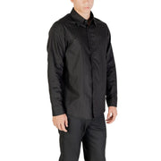 Armani Exchange Schwarzes Herren-Baumwollhemd in klassischer Passform mit schwarzer Satin-Knopfleiste und dezentem Prägemuster