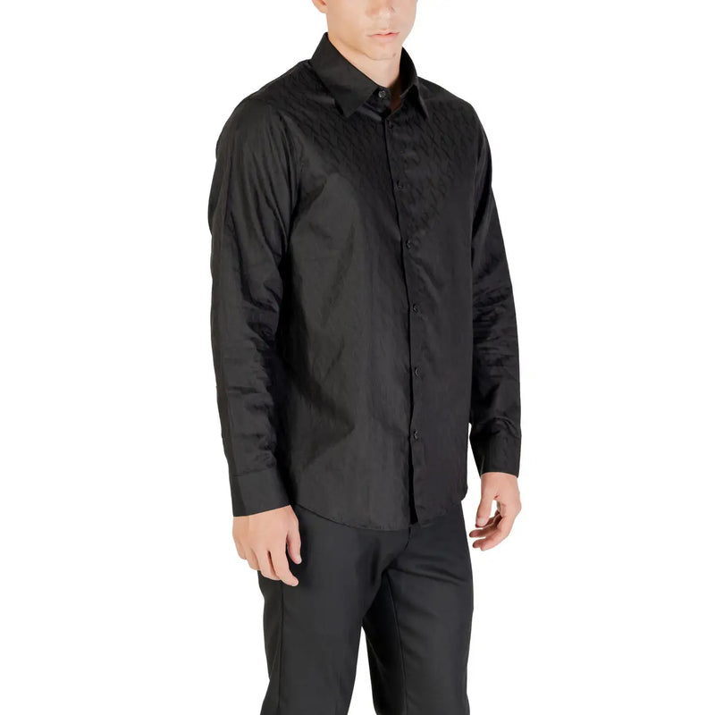 Armani Exchange Schwarzes Herren-Baumwollhemd in klassischer Passform mit schwarzer Satin-Knopfleiste und dezentem Prägemuster