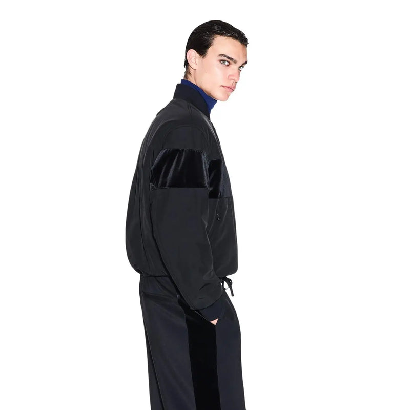 Armani exchange Schwarzer Herrenblazer aus Polyester im Bomberjacken-Stil mit Samt-Patchwork-Details