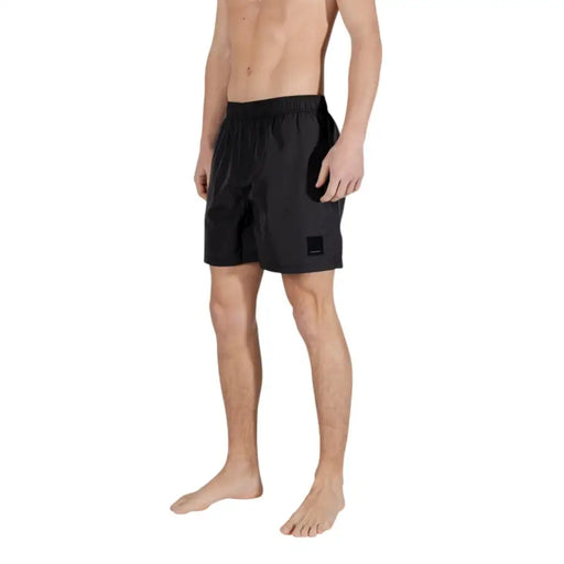 Armani Exchange Schwarze Herren-Badehose aus Polyester mit elegantem, minimalistischem Design und rechteckigem Markenlogo am rechten Bein