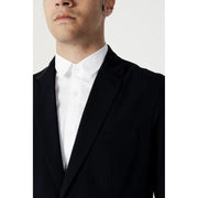 Armani Exchange men blazer in black with tailored fit and subtle textured fabric for a modern formal look