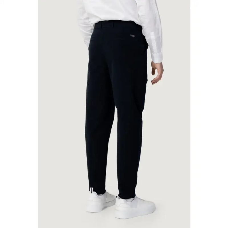 Armani Exchange Herren-Baumwollhose in Blau mit elegantem, modernem Schnitt und dezenten Seitentaschen für Frühling und Sommer