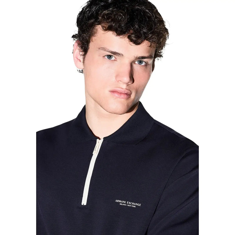 Armani Exchange Herren-Sweatshirt aus blauem Modal-Mischgewebe im Polo-Stil mit marineblauem Kragen, weißem Reißverschluss und gesticktem Logo
