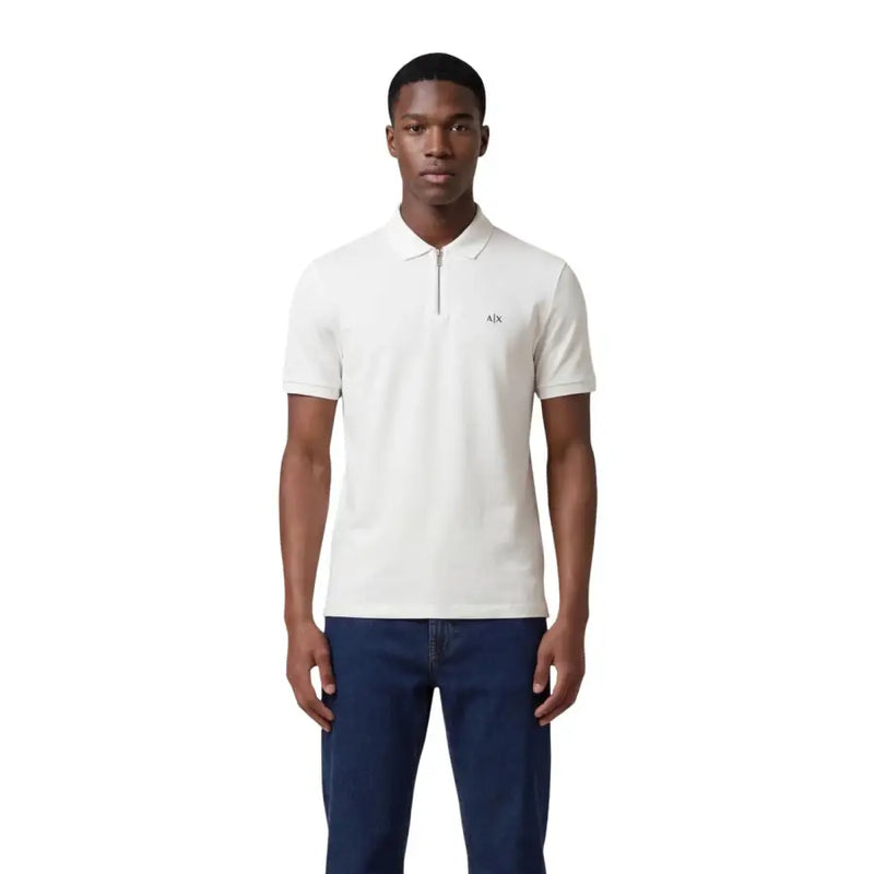 Armani Exchange Polo bleu homme à col rond zippé en viscose, orné d'un col blanc immaculé et du logo a|x brodé sur la poitrine.