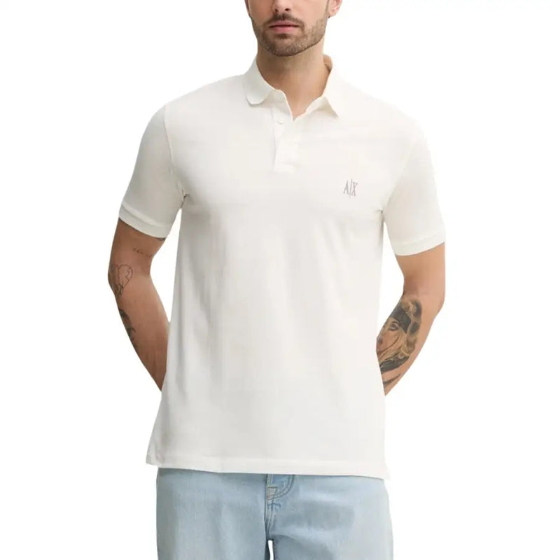 Armani Exchange Polo homme marron en coton à manches courtes avec un polo blanc impeccable orné d'un logo brodé sur la poitrine