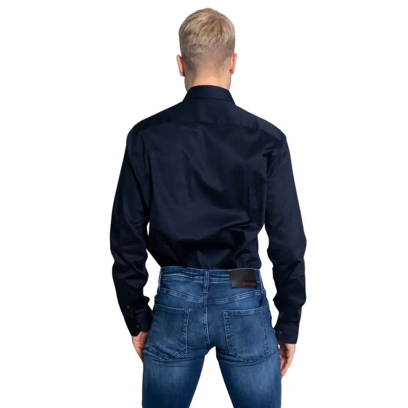 Men’s dark blue button-up shirt and blue jeans from Armani Exchange for spring summer wear