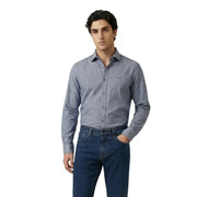 Ein Mann, der einen Armani Exchange Graues, strukturiertes Langarmhemd mit Knopfleiste, dezentem Muster und gesticktem Logo