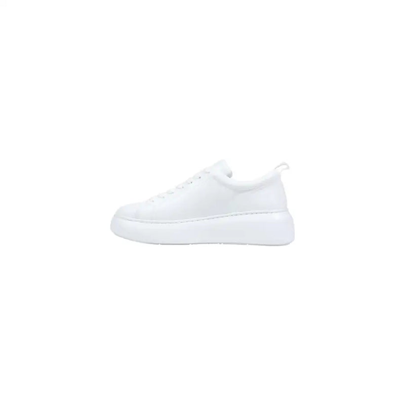 Armani Exchange men sneakers white leather low-top with chunky sole and laces for sporty casual wear