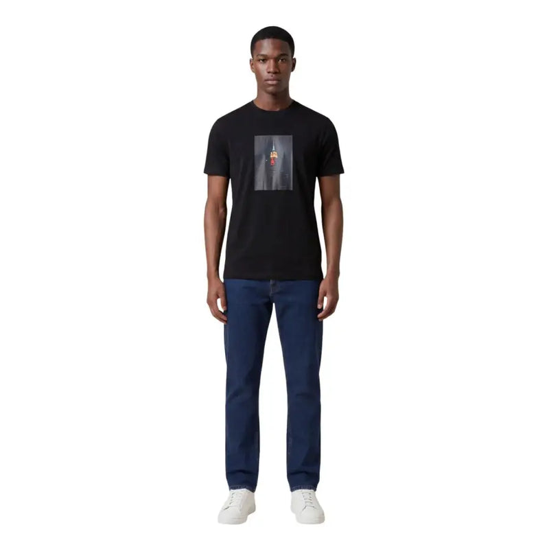Armani Exchange Herren schwarze Kurzarm t-shirt mit rechteckigem Grafikdruck mit roten und goldenen Akzenten