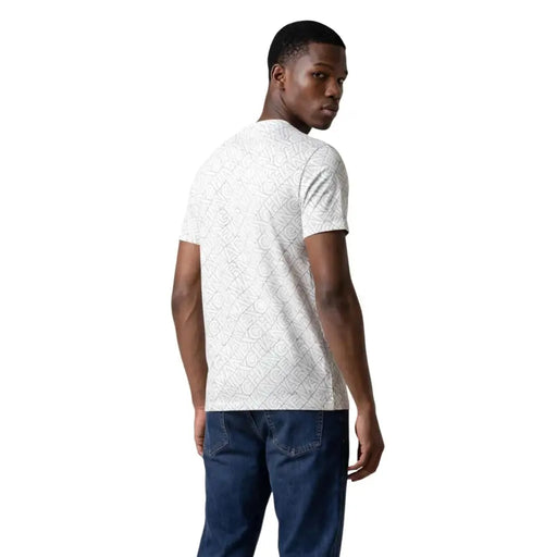 Armani Exchange weißes Kurzarmhemd für Herren t-shirt mit dezentem, sich wiederholendem geometrischem Logomuster für Freizeitkleidung