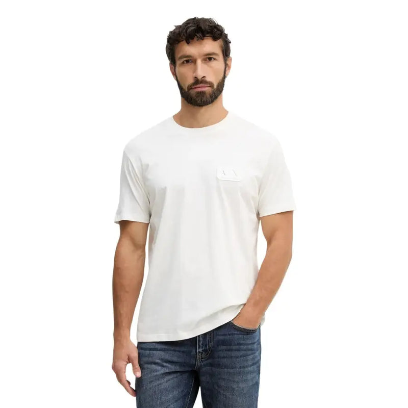 Armani Exchange Herren weißes Rundhals-T-Shirt t-shirt mit dezentem Logo-Patch auf der linken Brust aus weichem Baumwollmaterial