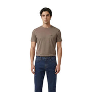 Armani Exchange Herren-T-Shirt aus taupefarbener Baumwolle mit kurzen Ärmeln und Rundhalsausschnitt sowie kleinem, gesticktem Logo auf der linken Brustseite.