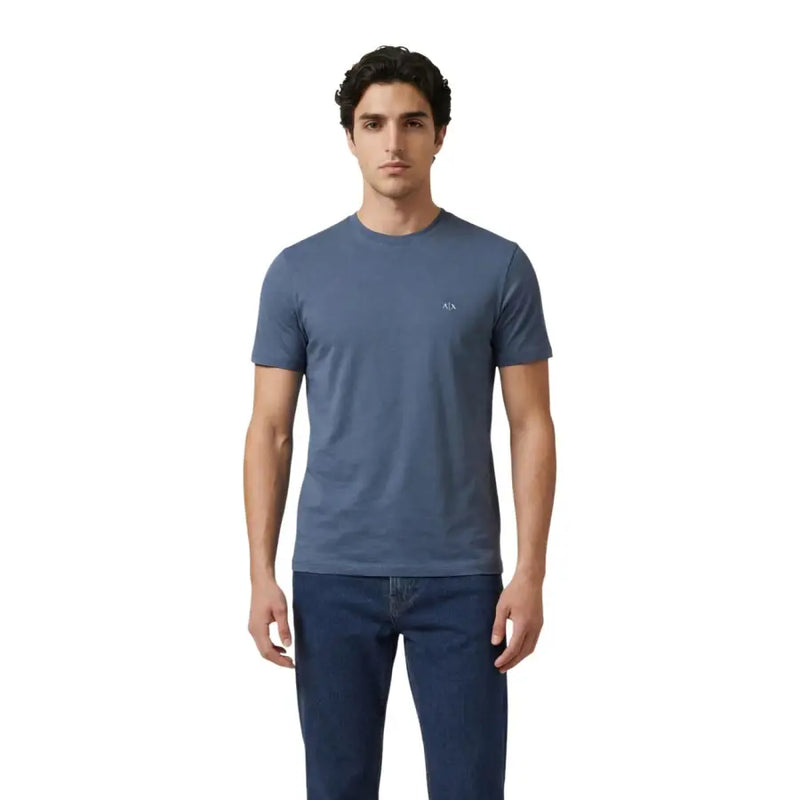 Armani exchange Herren-T-Shirt aus marineblauer Baumwolle mit kurzen Ärmeln und dezentem, gesticktem Logo auf der linken Brust.
