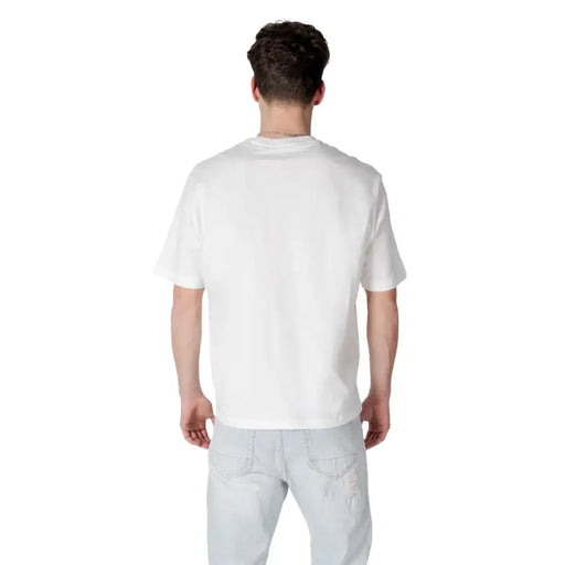 Men’s white cotton crew-neck t-shirt paired with light-wash blue jeans