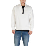 Men’s white long fall winter sweatshirt with black zipper, crew-neck undershirt, and blue jeans