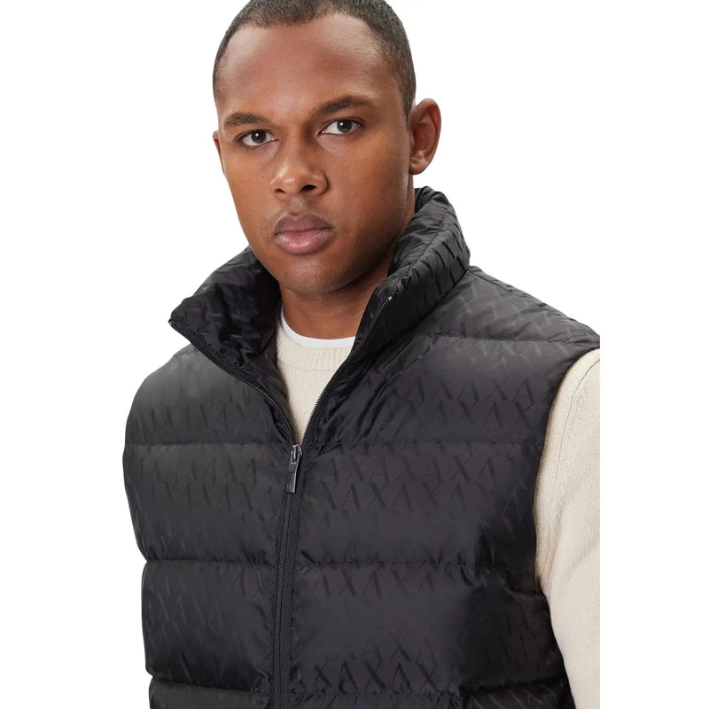 Armani Exchange doudoune sans manches noire matelassée pour homme, à motif géométrique et col montant (vue de face)