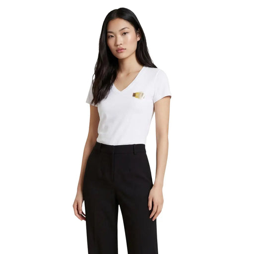 Armani Exchange Weißes Damen-T-Shirt aus Baumwolle mit V-Ausschnitt und kurzen Ärmeln sowie kleinem goldenen Logo auf der linken Brustseite.