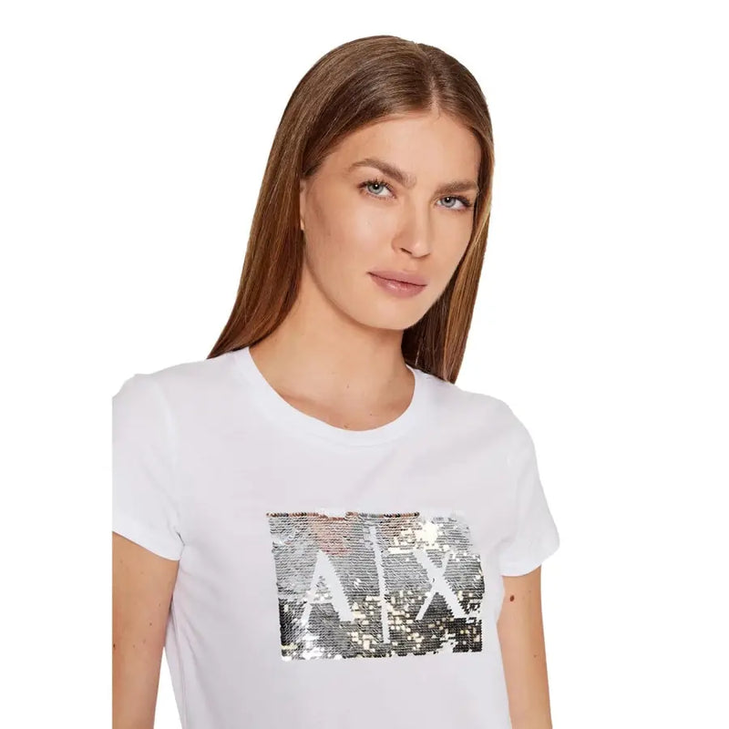 Armani Exchange Damen weiße Baumwolle t-shirt mit kurzen Ärmeln und einem auffälligen rechteckigen silbernen Paillettenlogo auf der Vorderseite