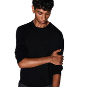 Armani Exchange Schwarzer Wollpullover für Herren mit dezentem, gesticktem Logo auf der Brust, Vorderansicht