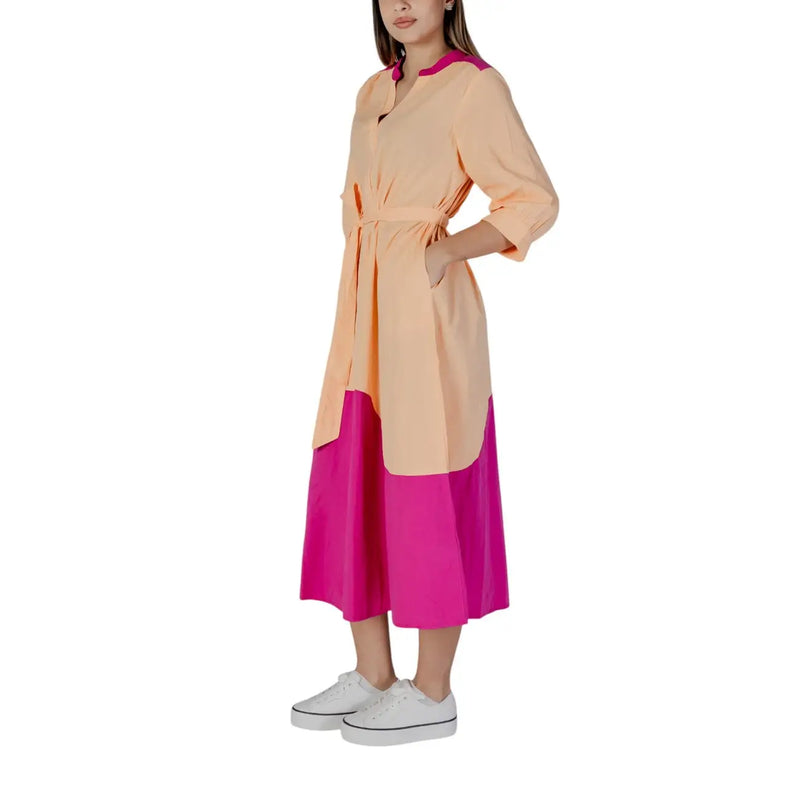 A women’s b.young silver v-neck cotton midi dress with buttons, peach and fuchsia color block, belted waist, and pockets