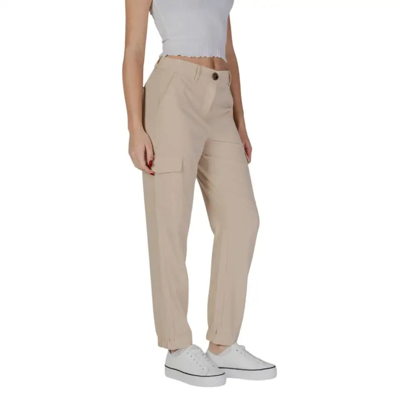 B.young women’s beige cargo trousers with button closure and side pockets for casual wear