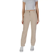 B.young women’s beige cargo trousers with side pockets and button closure in a lightweight fabric