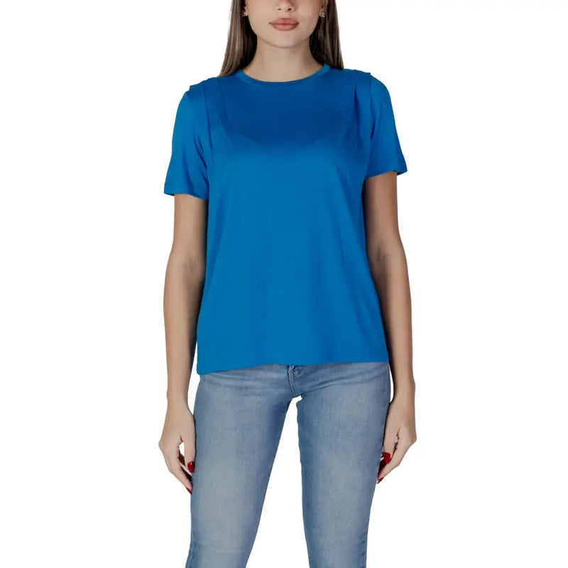 Bright blue short-sleeved B.young women’s t-shirt with round neck and subtle ruching at the shoulders