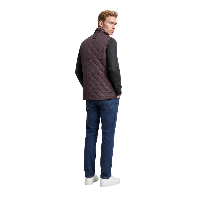 Barbour puffer jacket Lowerdale for men in dark brown quilted fabric with diamond pattern, worn over black shirt, front view