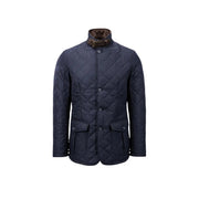 Barbour Steppjacke Lutz für Herren in Dunkelblau mit braunem Lederkragen und passenden Knöpfen, Vorderansicht